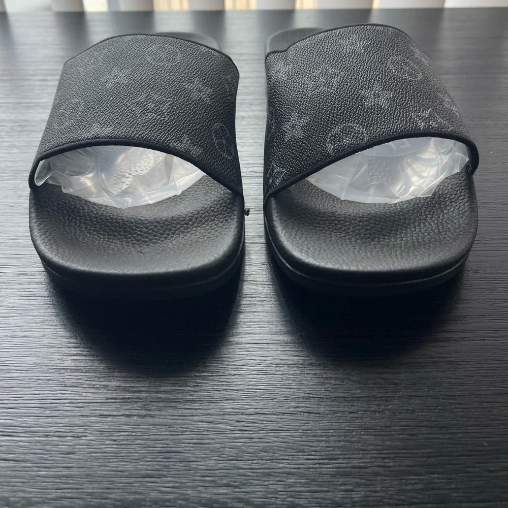 Classic sides with Black and Gray monogram size 45 EU Slide Sandals